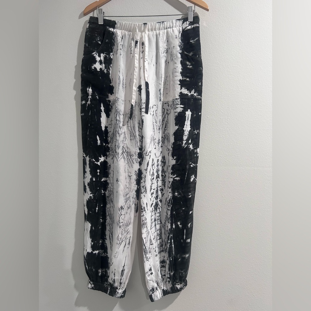 RG Kane Tie-Dye Jogger Pants
Black/White Size L